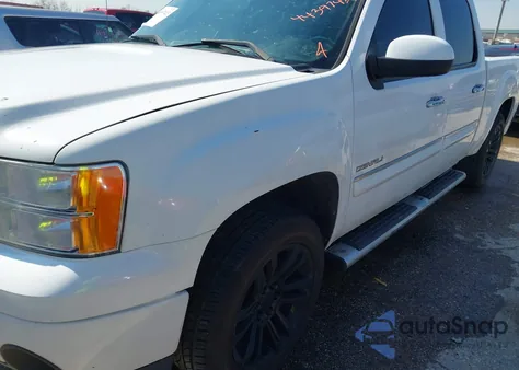 2010 GMC Sierra 1500 Denali z USA, uszkodzony, nr VIN 3GTRKXE25AG169674